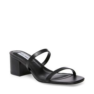 ISSY STEVE MADDEN SANDALS